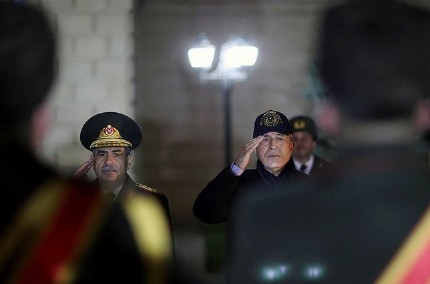 Milli Savunma Bakanı Akar, Azerbaycanlı mevkidaşı ile görüştü